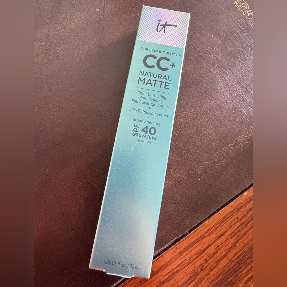 IT Cosmetics CC+ Cream Natural Matte SHADE LIGHT MEDIUM